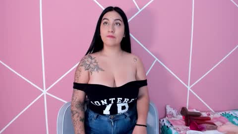 Snapshot of krissttal__ chatting on September 23, 12:41 pm kristal online show from September 23, 12:41 pm