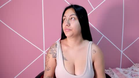 Snapshot of krissttal__ chatting on October 3, 10:01 am kristal online show from October 3, 10:01 am