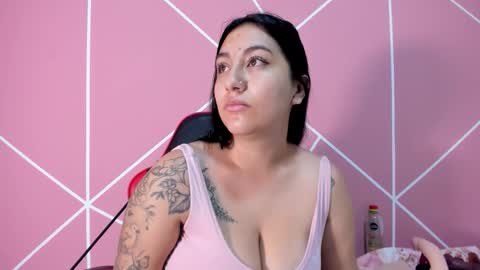 Snapshot of krissttal__ chatting on October 4, 9:40 am kristal online show from October 4, 9:40 am