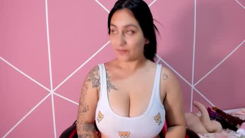 Snapshot of krissttal__ chatting on October 4, 11:36 pm kristal online show from October 4, 11:36 pm