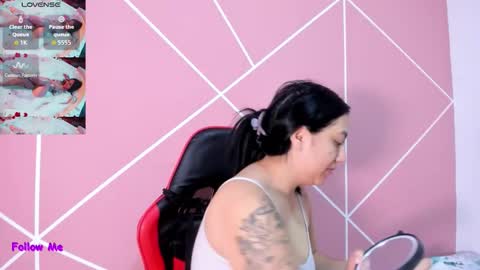 Snapshot of krissttal__ chatting on October 15, 10:37 am kristal online show from October 15, 10:37 am