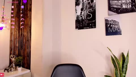 Snapshot of kristal_brown_ chatting on October 1, 12:22 pm Aria online show from October 1, 12:22 pm