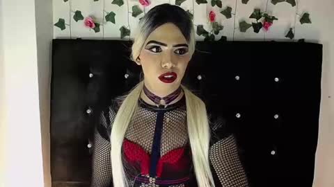 Snapshot of kristal_queen01 chatting on April 1, 1:41 pm kristal_queen01 online show from April 1, 1:41 pm
