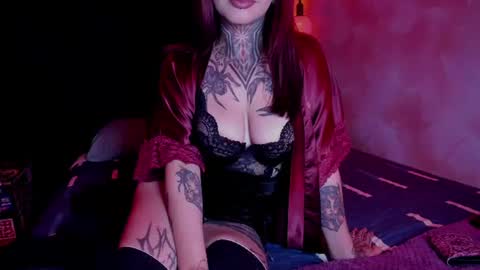 Snapshot of kristall_schwarz_ chatting on July 11, 6:27 am Kristall online show from July 11, 6:27 am