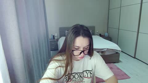 Snapshot of kristall_xxx chatting on March 7, 9:06 am twitter Annemarye 23 online show from March 7, 9:06 am