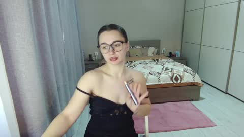 Snapshot of kristall_xxx chatting on March 29, 6:13 am twitter Annemarye 23 online show from March 29, 6:13 am