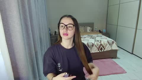 Snapshot of kristall_xxx chatting on April 2, 5:16 am twitter Annemarye 23 online show from April 2, 5:16 am