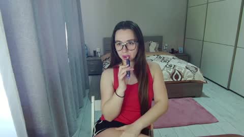 Snapshot of kristall_xxx chatting on April 5, 6:10 am twitter Annemarye 23 online show from April 5, 6:10 am