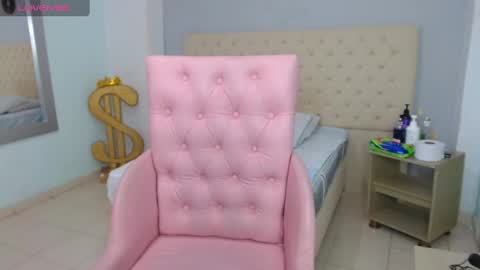 Snapshot of kristel_lee chatting on January 18, 2:02 pm kristel_lee online show from January 18, 2:02 pm