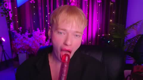 Kristen online show from February 11, 9:53 pm