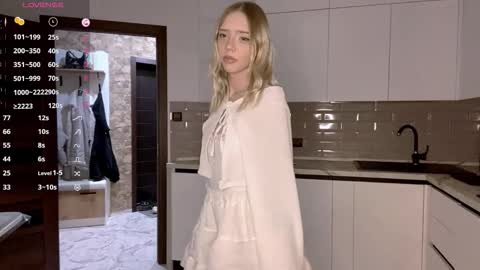 Snapshot of kristiancommes chatting on March 20, 4:23 pm Alisa online show from March 20, 4:23 pm