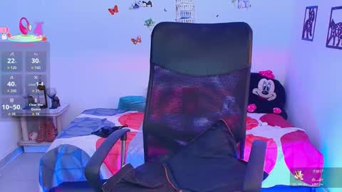 Snapshot of kristin___ chatting on February 25, 3:05 am Kristin online show from February 25, 3:05 am