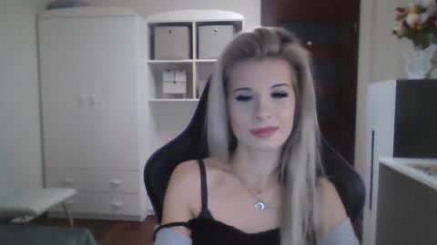 Snapshot of kristineamore chatting on October 1, 6:08 am KristineAmore online show from October 1, 6:08 am