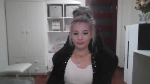 Snapshot of kristineamore chatting on October 9, 7:50 am KristineAmore online show from October 9, 7:50 am