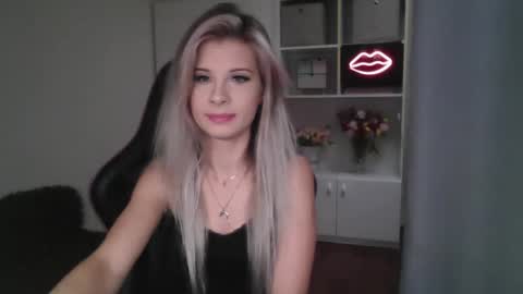 Snapshot of kristineamore chatting on October 14, 6:25 am KristineAmore online show from October 14, 6:25 am