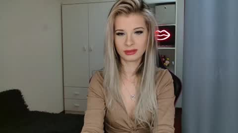 Snapshot of kristineamore chatting on October 15, 7:19 am KristineAmore online show from October 15, 7:19 am