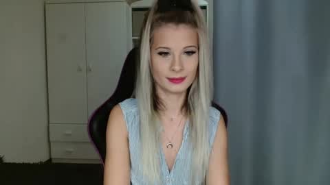 Snapshot of kristineamore chatting on October 17, 6:38 am KristineAmore online show from October 17, 6:38 am