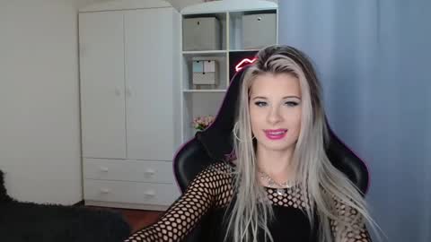 Snapshot of kristineamore chatting on October 20, 9:10 am KristineAmore online show from October 20, 9:10 am