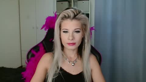 Snapshot of kristineamore chatting on October 21, 6:25 am KristineAmore online show from October 21, 6:25 am