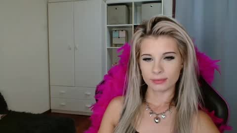 Snapshot of kristineamore chatting on October 21, 6:30 pm KristineAmore online show from October 21, 6:30 pm