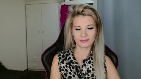 Snapshot of kristineamore chatting on October 24, 6:21 am KristineAmore online show from October 24, 6:21 am