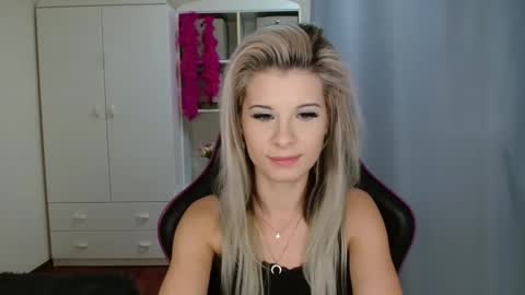 Snapshot of kristineamore chatting on October 28, 3:58 pm KristineAmore online show from October 28, 3:58 pm