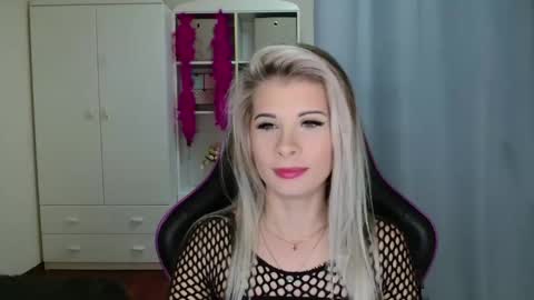 Snapshot of kristineamore chatting on October 31, 7:42 am KristineAmore online show from October 31, 7:42 am