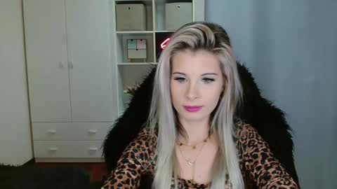 Snapshot of kristineamore chatting on November 3, 3:13 pm KristineAmore online show from November 3, 3:13 pm