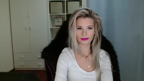 Snapshot of kristineamore chatting on November 6, 7:42 am KristineAmore online show from November 6, 7:42 am