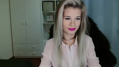 Snapshot of kristineamore chatting on November 7, 8:03 am KristineAmore online show from November 7, 8:03 am