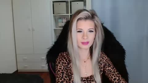 Snapshot of kristineamore chatting on November 8, 8:14 am KristineAmore online show from November 8, 8:14 am