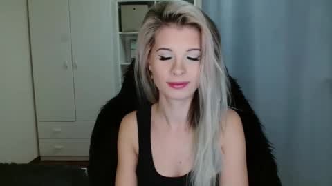 Snapshot of kristineamore chatting on November 10, 8:24 am KristineAmore online show from November 10, 8:24 am