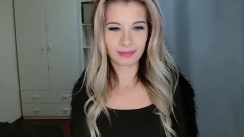 Snapshot of kristineamore chatting on November 11, 7:25 pm KristineAmore online show from November 11, 7:25 pm