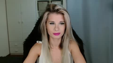 Snapshot of kristineamore chatting on November 12, 3:23 pm KristineAmore online show from November 12, 3:23 pm