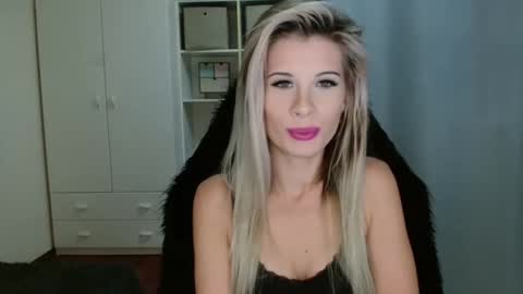 Snapshot of kristineamore chatting on November 13, 4:17 pm KristineAmore online show from November 13, 4:17 pm