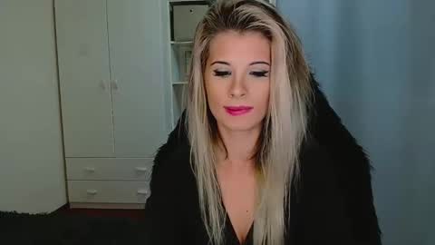 Snapshot of kristineamore chatting on November 14, 4:17 pm KristineAmore online show from November 14, 4:17 pm