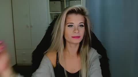 Snapshot of kristineamore chatting on November 17, 3:18 pm KristineAmore online show from November 17, 3:18 pm