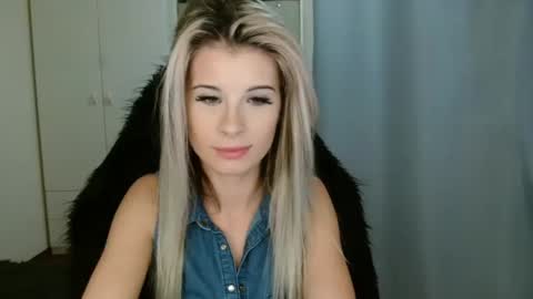 Snapshot of kristineamore chatting on November 18, 7:29 pm KristineAmore online show from November 18, 7:29 pm