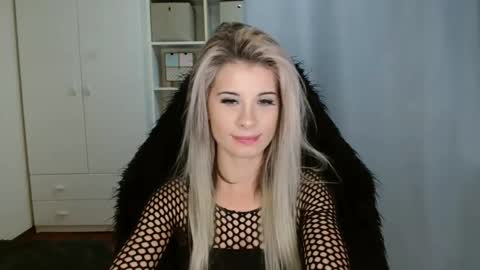 Snapshot of kristineamore chatting on November 19, 7:36 pm KristineAmore online show from November 19, 7:36 pm