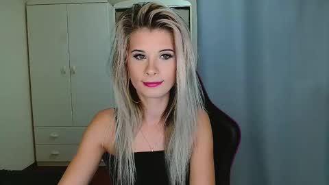 Snapshot of kristineamore chatting on November 25, 7:19 am KristineAmore online show from November 25, 7:19 am