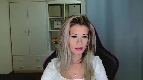 Snapshot of kristineamore chatting on November 26, 7:42 am KristineAmore online show from November 26, 7:42 am