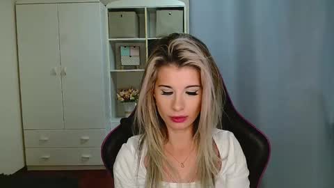 Snapshot of kristineamore chatting on November 26, 7:48 pm KristineAmore online show from November 26, 7:48 pm