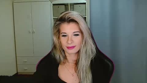 Snapshot of kristineamore chatting on November 27, 7:54 am KristineAmore online show from November 27, 7:54 am