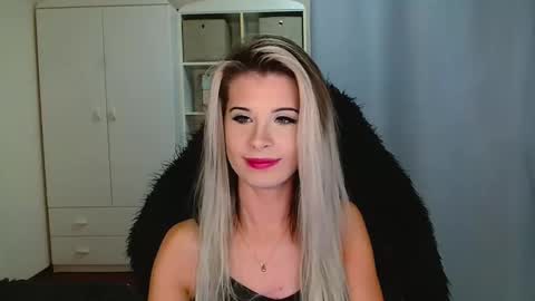 Snapshot of kristineamore chatting on November 28, 7:33 am KristineAmore online show from November 28, 7:33 am