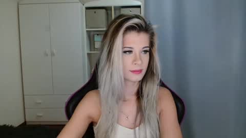 Snapshot of kristineamore chatting on November 30, 8:07 am KristineAmore online show from November 30, 8:07 am