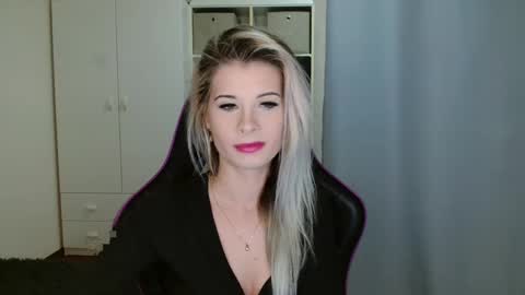 Snapshot of kristineamore chatting on December 3, 7:38 am KristineAmore online show from December 3, 7:38 am