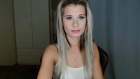 Snapshot of kristineamore chatting on December 4, 5:43 pm KristineAmore online show from December 4, 5:43 pm