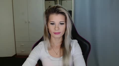 Snapshot of kristineamore chatting on December 19, 8:10 am KristineAmore online show from December 19, 8:10 am