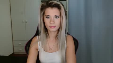 Snapshot of kristineamore chatting on December 21, 8:10 am KristineAmore online show from December 21, 8:10 am