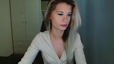 Snapshot of kristineamore chatting on December 22, 7:16 am KristineAmore online show from December 22, 7:16 am